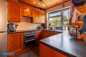 Kitchen- click for photo gallery